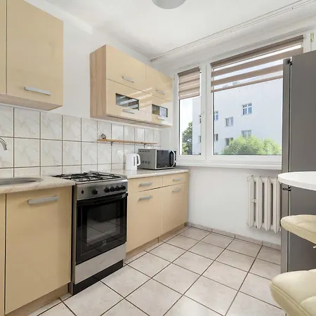 Spacious For Friends With Balcony & Workspace By Renters Appartamento Breslavia