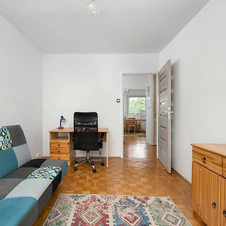 Spacious For Friends With Balcony & Workspace By Renters Appartamento