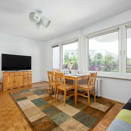 Διαμέρισμα Spacious For Friends With Balcony & Workspace By Renters *