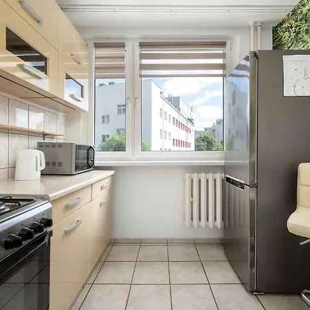 Spacious For Friends With Balcony & Workspace By Renters Appartamento