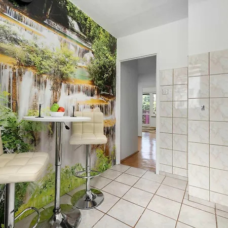 Spacious For Friends With Balcony & Workspace By Renters Appartamento *
