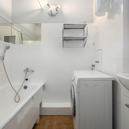 Spacious For Friends With Balcony & Workspace By Renters * 브로츠와프
